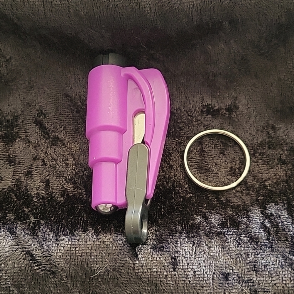 🆕️ Car spring emergency escape hammer, window breaker, and seat belt cutter